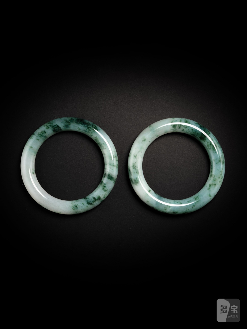 翡翠手鐲兩件 | TWO JADEITE BANGLES - 图3